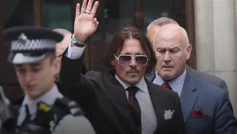 Johnny Depps Estate Manager Found Stars Severed Finger In Bar After