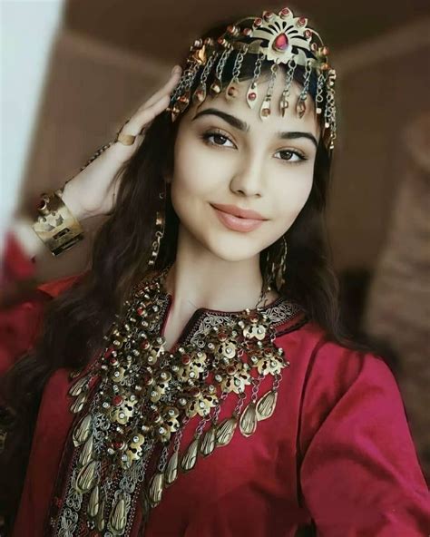 Turkmen girl Turkmenistan Kadın Portre Giyim