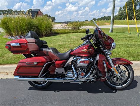 2023 Harley Davidson® Ultra Limited Heirloom Red Fade Great South