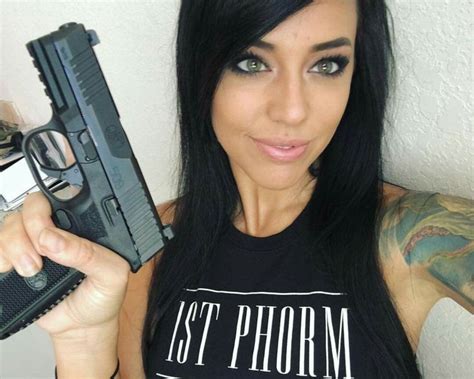 Alex Zedra Fitness Model And Professional Shooter 💜 💗 💖 💟 💜 💙 💚 💛 Alex