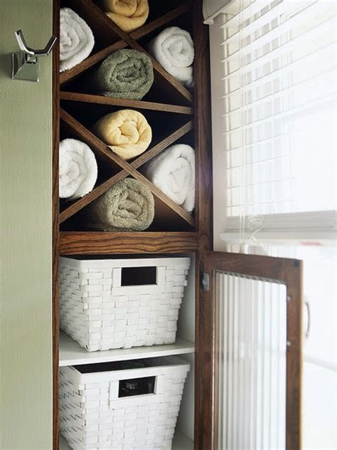 Reusing the same bath towel everyday without drying it properly creates the ideal environment for bacteria to grow. Little Inspirations: Bath Towel Rack