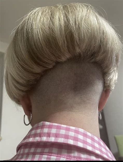 Pin By David Connelly On Bowlcuts Mushrooms Shaved Bob Short