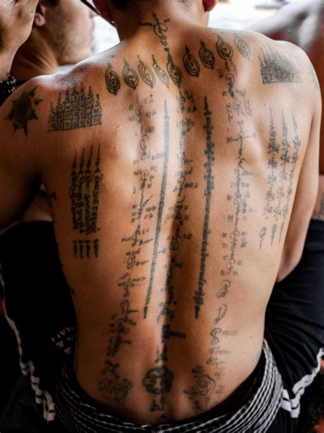 Sak Yant Thai Temple Tattoos Sak Yant Tradition On The Wane In Cambodia Kulturaupice