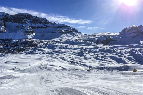 Four Resorts One Skiarea In The Italian Dolomites