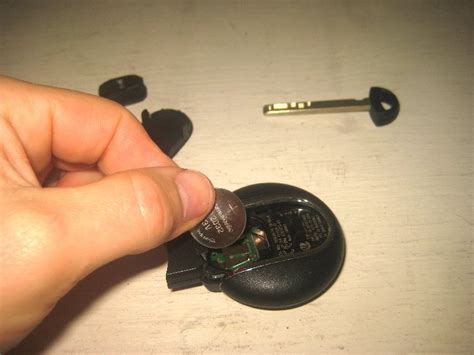 If you have a model of mini cooper which only has a key fob with start/stop button and no place to insert a key, then try placing your key fob as close to the start/stop button as you can and then start the vehicle. Mini-Cooper-Key-Fob-Battery-Replacement-Guide-015