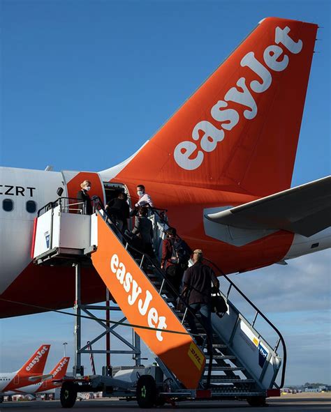 See Easyjet Relaunch First Flight From Gatwick Airport After Flights
