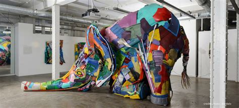 Ce Street Artist Portugais Expose Ses Oeuvres Géantes Faites De Plastique à Paris One Heart