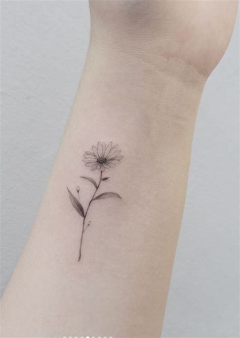 49 Beautiful Small Floral Tattoo Ideas For Womam Page 28 Of 49 Lily