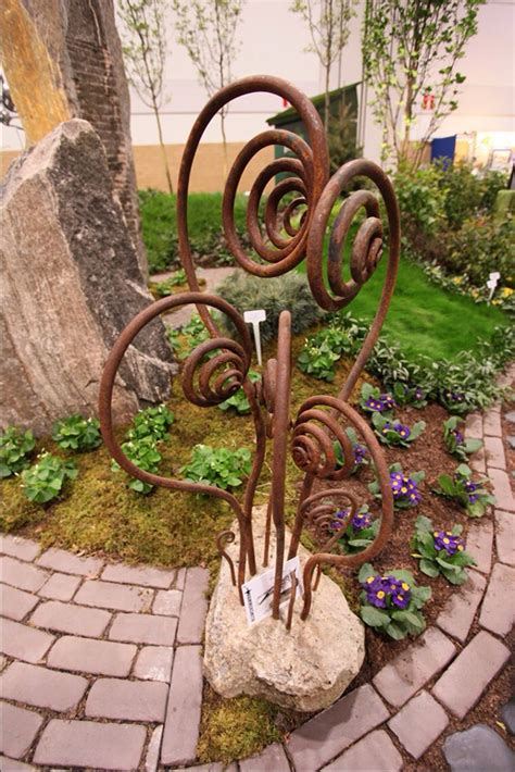 These are some of my favorite junk art ideas taken on garden tours over many years. 1452 best images about Metal Yard Art on Pinterest | Metal ...