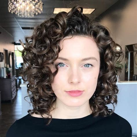 6 Outstanding Soft Curl Hairstyles For Short Length Hair