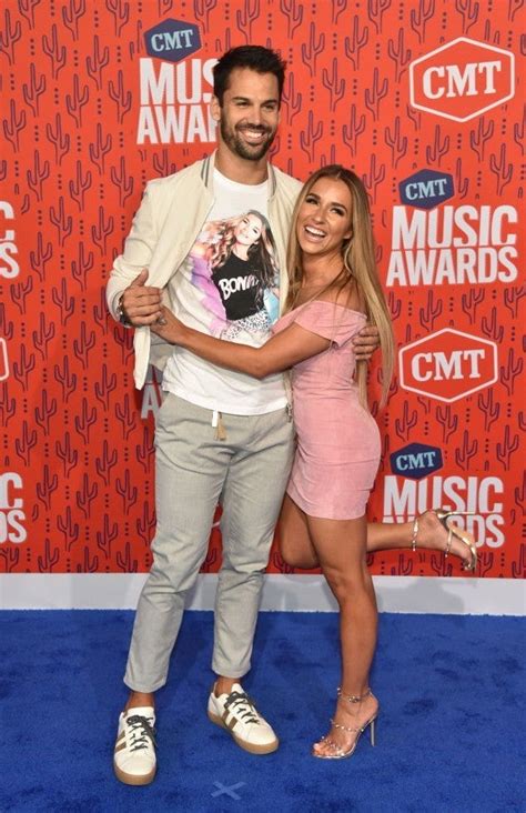 Cmt Awards Eric Decker Wears T Shirt With Wife Jessie James Deckers Face