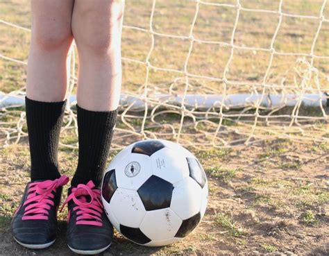 Youth Individual Soccer Poses for photography | Soccer poses, Soccer