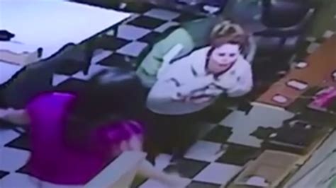 Caught On Camera Deputy Saves Woman Choking On Potato Chip Abc13 Houston
