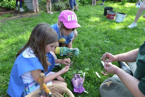 Daisy Level Greenwich Girl Scouts Cultivate A Secret Garden With Some