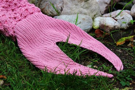 Mit dieser anleitung können sie in 90 minuten ihre ganz persönliche decke stricken. Meerjungfrauen-Decke. Kostenlose Strickanleitung ...