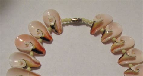 Antiqueoyster Unusual Large Conch Sea Shell Hawaiian Necklace