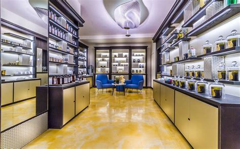 Luxury Perfume Shop Interior Design Cosmetic Display Furnitures For Sale