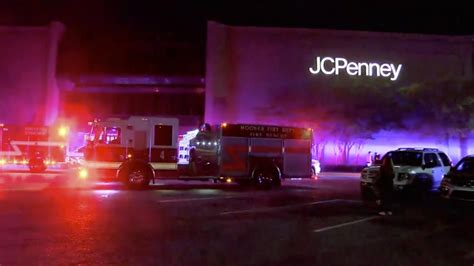 One Dead Three Wounded In Black Friday Shooting Chaos At Us Shopping Malls