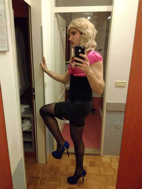 nikky in hotel crossdresser heaven