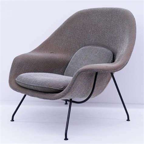 She asked saarinen to design her a chair that would feel, like a basket full of pillows. Eero Saarinen for Knoll Womb Chair 36''x41''x39''. - Jun ...
