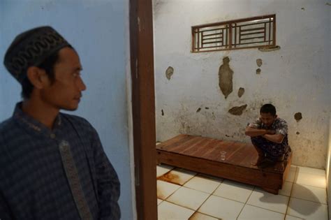Indonesia Mentally Ill People Shackled In Faith Healing Centres Metro News