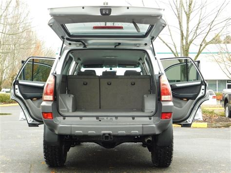 Both the v6 and v8 engines have a new drive by wire electronic throttle control with. 2004 Toyota 4Runner SR5 V6 4.0L / 4X4 / DIFF LOCK / NEW LIFT