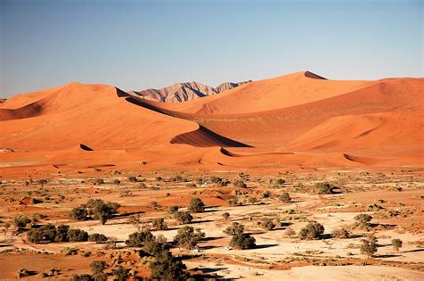 We link to the best sources from around the world. 5-five-5: Sossusvlei (Namibia)