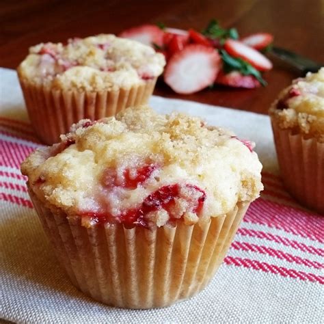 Strawberry Coffee Cake Muffins Rumbly In My Tumbly