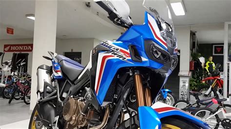 Motorcycle specifications, reviews, roadtest, photos, videos and comments on all motorcycles. 2019 Honda Africa Twin CRF 1000 - New Color - YouTube