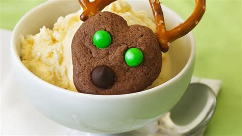 At this point, the cookies can be left plain or decorated, if desired, and baked according to the recipe directions. Paula Deen Spritz Cookie Recipe : Paula Deen Spritz Cookies - These are whole wheat, egg free ...