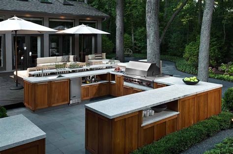 Spectacular Outdoor Kitchens With Bars For Entertaining