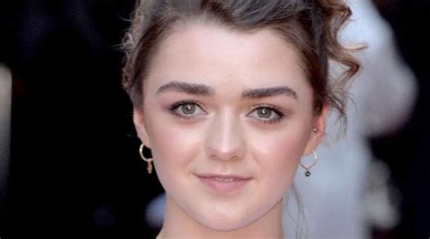 Maisie Williams Rocks Different Look With Bleached Eyebrows Blonde Hair