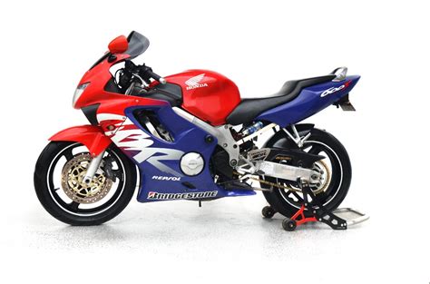 The most i managed to get out of the cbr was a little head wiggle. High Windscreen Touring Windshield HONDA CBR 600 F4 1999-2000