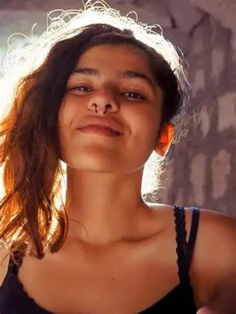 Tmkoc Actress Nidhi Bhanushalis Unseen Bikini Video Goes Viral Upcoming Khabar