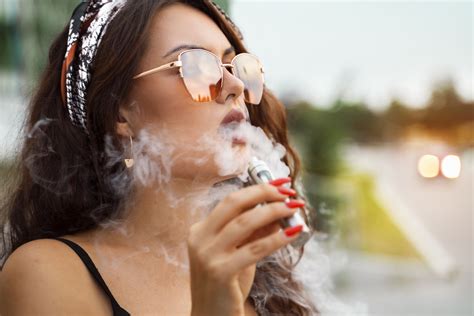 vaping warning as e cigarettes causes health problems in 4 in 5 users