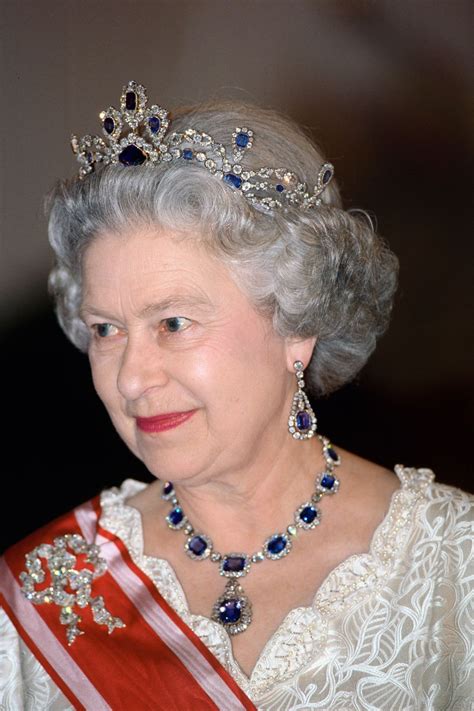 Queen Elizabeth Jewellery Queen Elizabeths Diamond Jubilee Jewelry