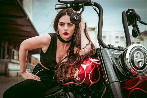 Sabrina Blanca Nieves • Thunderbike