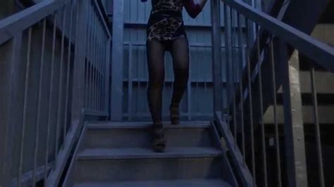 【光沢黒ストッキング】ボディコン ミニスカ 極薄 黒パンストで階段撮り！ Youtube
