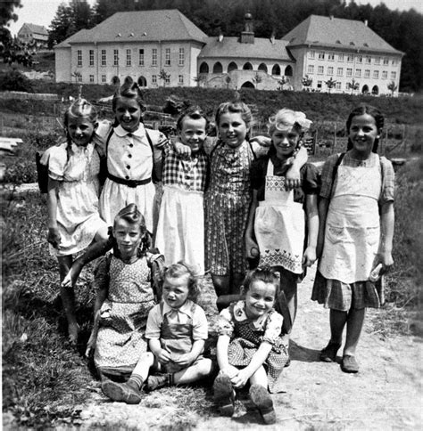 Schülerinnen Auf Dem Heimweg Ca 1950 Löffingen Damals