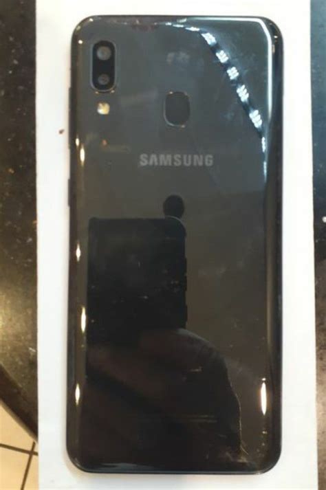Brand New Samsung Galaxy A20 Boost Mobile Come With Case 32 Gb Big