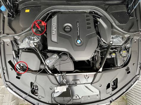 BMW G31のバッテリー充電しました 今回はボンネット下のエンジンルームから充電してみたのですが Evening Sky