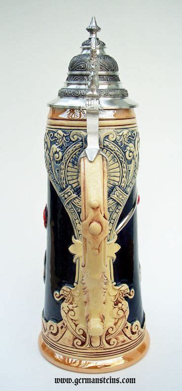 Bei der wahl deiner gartenmöbel besteht die auswahl nicht nur aus dem natürlichen rohstoff holz oder künstlichem plastik. Caneca de chopp alemã - Bavarian Beer Stein
