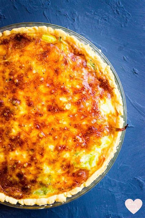 Golden brown edges, dry side and bottom. A delicious quiche lorraine made with homemade pie dough ...