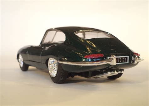 Jaguar Type E 3l8 Fhc Sports Car Plastic Model Car Kit