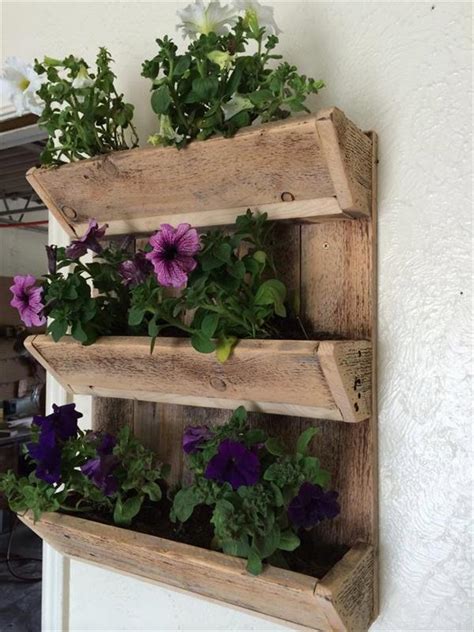 Pallet wall shelf art is one of the prominent parts of home decor. Shipping Pallet Wall Planter Box Ideas | Pallets Designs