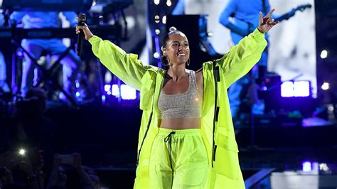 Alicia Keys Is Returning As The Grammys Hosts