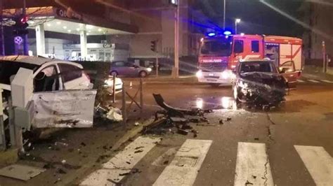 Incidente A Novara Schianto Tra Due Auto In Via Valsesia Un Ferito My