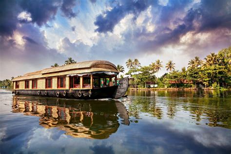 12 Gorgeous Houseboats In Kerala Every Nature Lover Must Experience