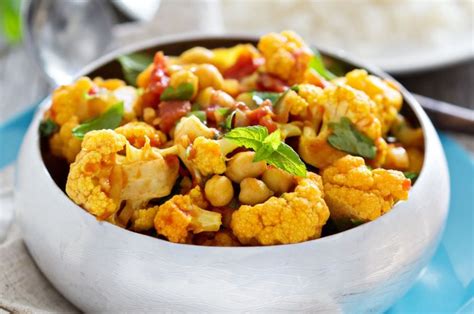 Spicy Curried Cauliflower And Chickpeas Chickpea Curry Lentil Curry
