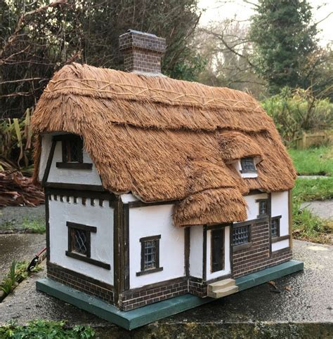 Stunning 124th Scale Hand Made Thatched Cottage Dolls House By Keith